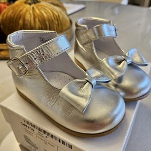 Childrensalon leather silver Maryjanes